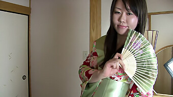 Japanse Groepsseks Begint Met Een Sensuele Massage