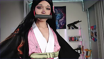 Kotitekoinen Video Nezuko-Cosplayerista Nauttimassa Sperman Roiskimisesta