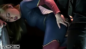 Naiknya Superheroine Yang Menggoda Di Atas Kontol Besar Mengarah Pada Aksi Anal Yang Brutal