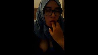 Indonesian Hijab Girl'S Oral Skills Showcased In Volume 4