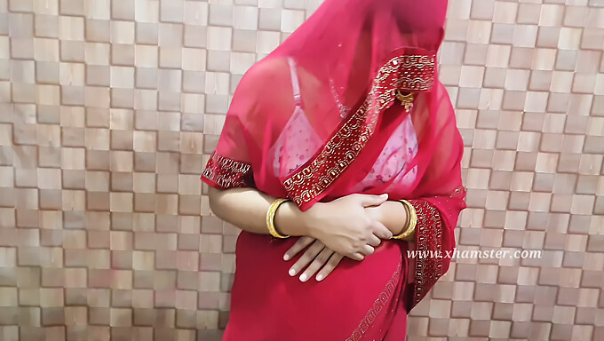 Istri India Memberikan Blowjob Pada Suaminya, Pasangan Pengantin Baru Di Pedesaan Menjadi Intim