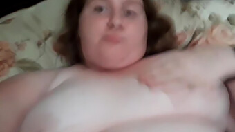 Big Beautiful Woman Gets Off On Camera