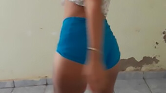 Sexy Latina Danseres Laat Haar Bewegingen Zien