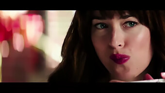 Amerikkalainen Julkkis Dakota Johnson Vuonna Fifty Shades Trilogian Finaali