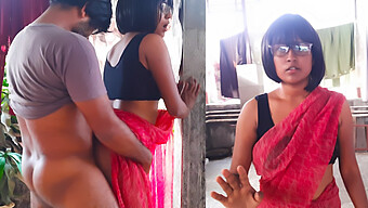 Isteri Rumah Tangga India Dalam Saree Merah Memberikan Handjob Dan Blowjob Dalam Video Buatan Sendiri