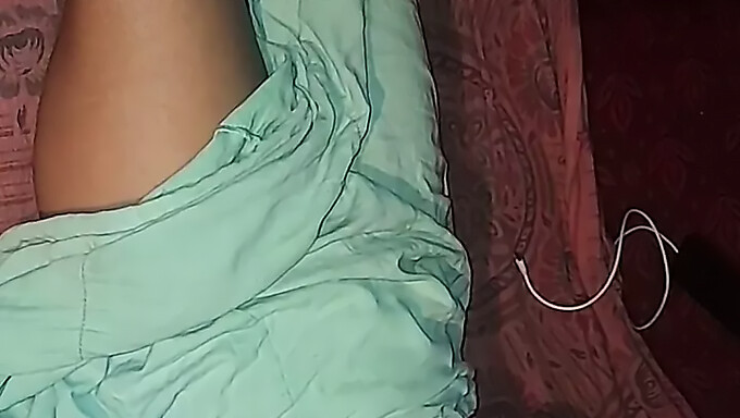 Desi Bhabhi Si Užíva Drsný Sex S Mladším Bratom