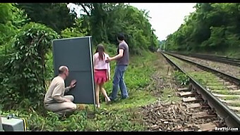 Trio Public Cu Prietene Tinere Și Voyeur