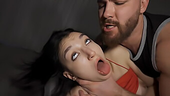 La Petite Brune Madison Quinn Éprouve Un Plaisir Intense Avec Une Grosse Bite