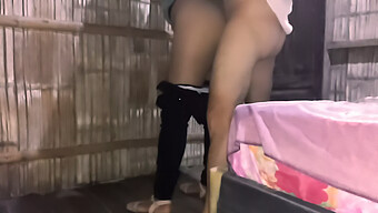 成熟的女权主义者在农村勾引年轻女孩