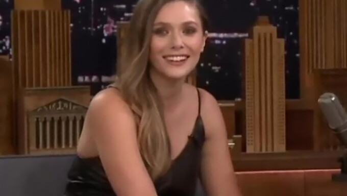 Elizabeth Olsen - Wanita Paling Menarik