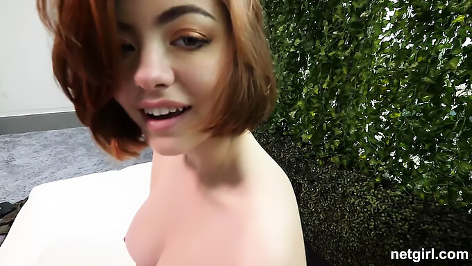 18-Letnica Se Uči Od Pawg V Lezbičnem Videoposnetku Lizanja Pičke