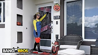 Surpresa De Halloween De Evelin Stone: Um Pau Grande Em Uma Abóbora