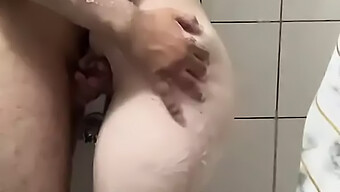 Jeune Turque Devient Coquine Sous La Douche Avant Les Cours