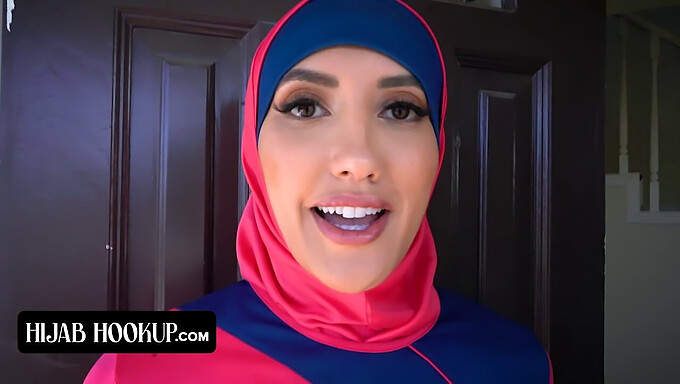 Arab Milf Memuaskan Hasrat Pemilik Rumah Dengan Seks Oral Dan Cowgirl