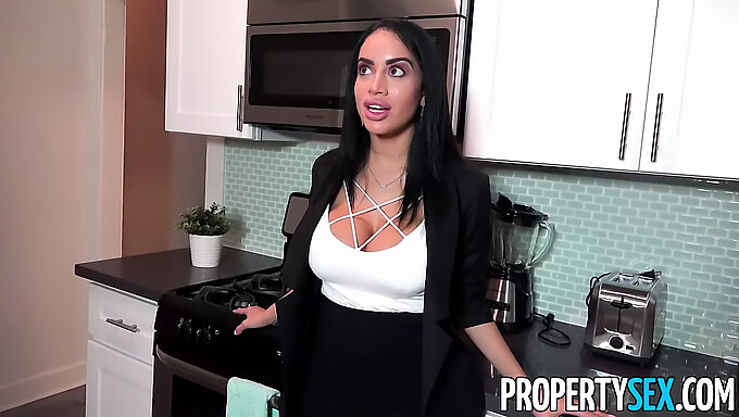 Big Tit Babe Saves The Day For Struggling Real Estate Agent