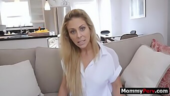 Szőke Milf Cherie Deville Kemény Mostohaanyja És Mostohafia Videóban