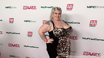 Avn Awards 2019: Röda Mattan Anländer Av Christy Love, Hime Marie Och Mer