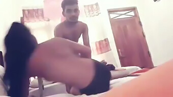 Bellezze Mozzafiato Abbracciano Un Sesso Di Coppia Umiliante In Un Video Mozzafiata. Non Perdere Questo Video Super Hot!