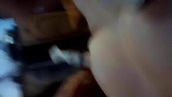 Close-Up Van Een Vernederde Amateur Met Een Kleine Lul En Grote Borsten In Een Bdsm Video