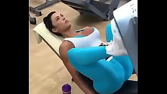 Cameltoe Esposta Al Centro Fitness