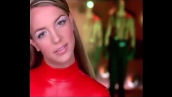 Britney Spears Intime Øyeblikk Fanget I Video