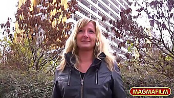 Blonde Milf Bekommt Öffentlichen Oral- Und Fotzenfick