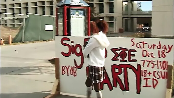 Majorette Interraciale Et Dortoir Chéris En Action