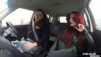 Ginger Girl Face O Muie Publică Profesorului În Timpul Orelor De Conducere